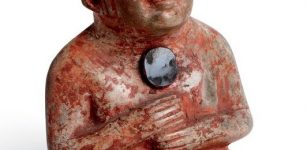 Olmec jade figurine