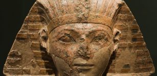 A sphinx with the face of Queen Hatshepsut. Credit: Miguel Cabezón