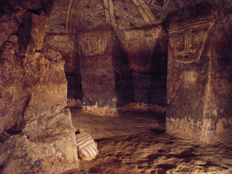 The stone statues of the Tierradentro region are of great importance. They are carved from stone of volcanic origin and represent standing human figures, with their upper limbs placed on their chests.