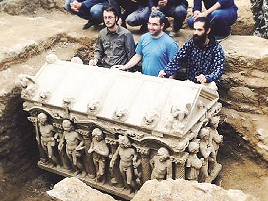 The ancient tomb, which has many relief figures including the ancient god of love Eros on four sides, was found in an olive grove in Bursa’s İznik district. AA Photo