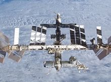 ISS is larger than a six-bedroom house. weighs almost one million pounds (approximately 925,000 pounds). That’s the equivalent of more than 320 automobiles. The ISS measures 357 feet end-to-end. That’s equivalent to the length of a football field including the end zones (well, almost – a football field is 360 feet).