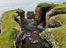 remains of Jarlshof unveil all kinds of settlements, wheelhouses, roundhouses, longhouses, manor houses; from the Stone Age to the end of the 17th century. Photo:graveyardsofscotland