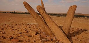 Al-Rajajil, sometimes referred to as the Standing Men, or Standing Stones are more than 6,000 years old. They have been arranged in groups of four or more in a curved manner, and joined at the base. They now lean at random angles. As a group, there are more than 30 aligned pillars weighing over 5 tons each.