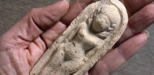 The 3,400 year old figurine Copyright: Clara Amit, courtesy of the Israel Antiquities Authority