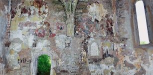 Fragments of a 14th-century copy of Giotto's 'Navicella' mosaic that have survived inside the ruins of a church in Jelna, Romania, are seen earlier this month. | AFP-JIJI