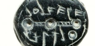 Seal bearing the inscription "to Elihana Bat Gael" Copyright: Clara Amit, courtesy Israel Antiquities Authority