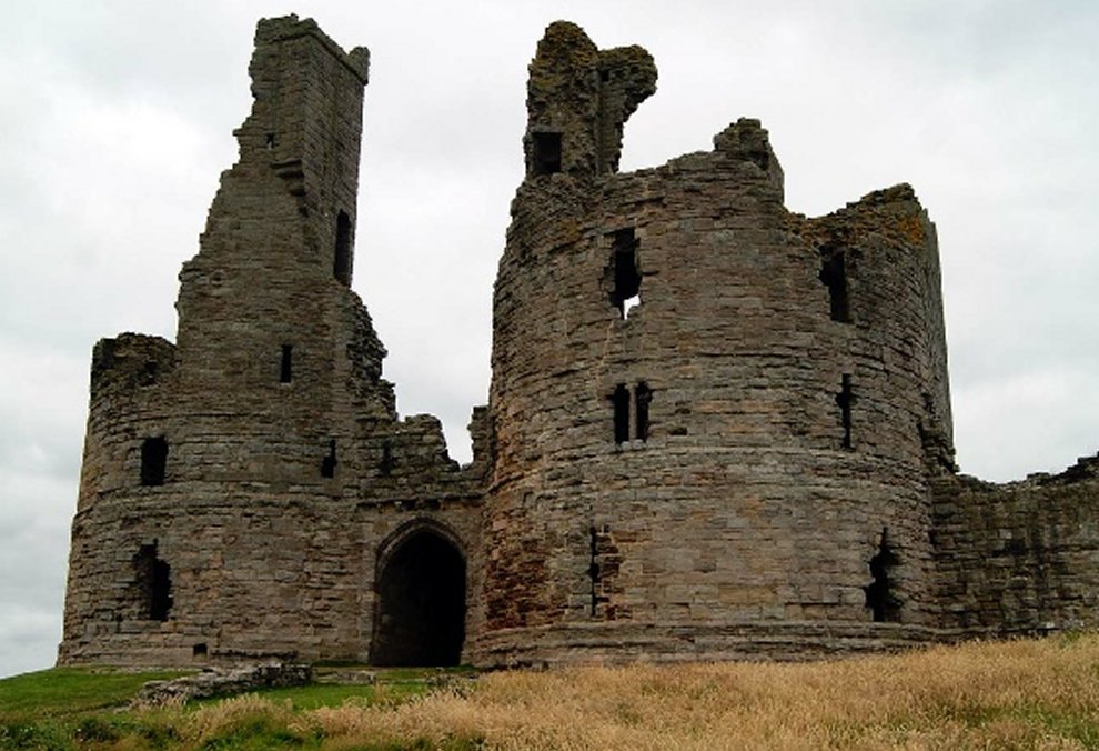 In the 1380s, the castle was further fortified, but it was besieged with cannon fire multiple times during the Wars of the Roses and finally, after these devastating experiences, fell into ruin. Credits: English Heritage