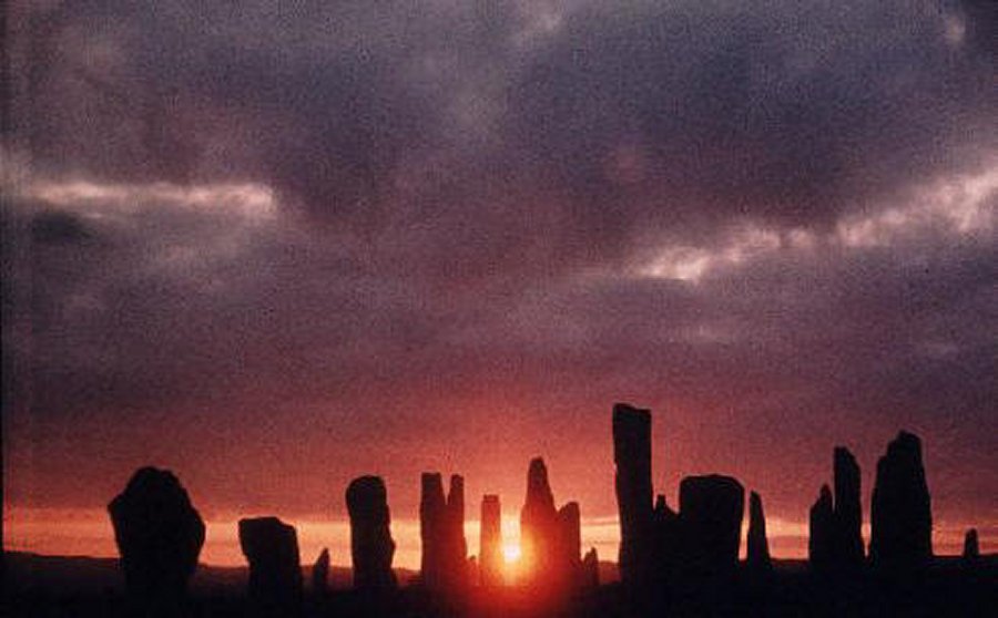 The central stone was set in place at this time and it is likely that the three rows running away to south, east and west were added soon after, together with the avenue which today comprises 20 stones and runs to the north.