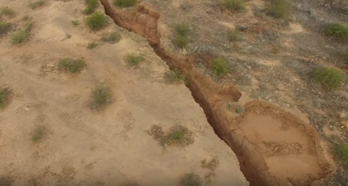 Massive Crack Discovered In The Arizona Desert