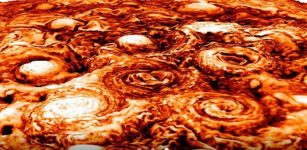 NASA Juno finds Jupiter's Jet-Streams Are Unearthly This computer-generated image shows the structure of the cyclonic pattern observed over Jupiter's south pole. Like in the North, Jupiter's south pole also contains a central cyclone, but it is surrounded by five cyclones with diameters ranging from 3,500 to 4,300 miles (5,600 to 7,000 kilometers) in diameter. Image credit: NASA/JPL-Caltech/SwRI/ASI/INAF/JIRAM