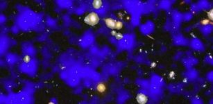 Study reveals the presence of a hitherto undetected component of the universe: large masses of gas surrounding distant galaxies. Image cr edit: Instituto de Astrofísica de Canarias (IAC)