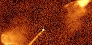 5 GHz radio map of 3C 334. The jet emanates from the nucleus of a galaxy (its stars are not visible at radio frequencies) about 10 billion light years from our own. The peculiar structure of the jets signifies a periodic change of the direction of the jet (precession), an effect that is predicted for jets from black hole pairs. Credit: M. Krause / University of Hertfordshire. Click for a larger image