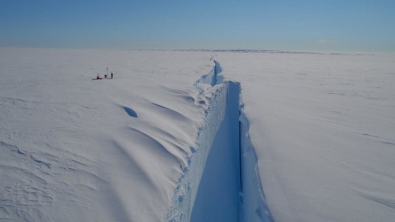 Antarctic Ice Shelf Twice The Size Of New York City Is Breaking Up ...