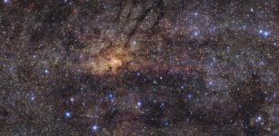 The central Milky Way as imaged by the Very Large Telescope and the HAWK-I infrared camera. Image: ESO/Nogueras-Lara et al.