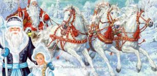 Grandfather Frost And Snow Maiden Bring Gifts On New Year's Eve