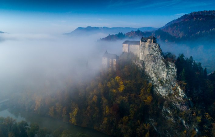 The surrounding atmosphere makes the Orava Castle look remarkable.