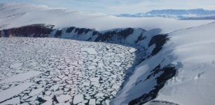 Ice floes in the Antarctica - Photo: Giuseppe Aulicino