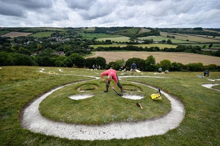 Cerne Abbas Giant: Researchers Attempt To Determine Age Of Giant Figure