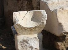 A 2,000-year-old sundial. Image credit: Sebahatdin Zeyrek / AA Oriented toward the south, the sundial - a spherical-shaped sundial facing south - shows names of seasons (in Greek), months and hours, and the time of the day (in hours) according to Celal Şimşek, who also said that the fixed indicator bar - gnomon (known as a shadow-casting needle) that should be found in the clock is missing. The researcher emphasized that this ancient work is rare, and referred to the sundial's leaf decoration from the lower part of the sundial, made of marble.