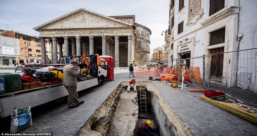 Huge Sinkhole In Rome Reveals Ancient Streets Around The Pantheon