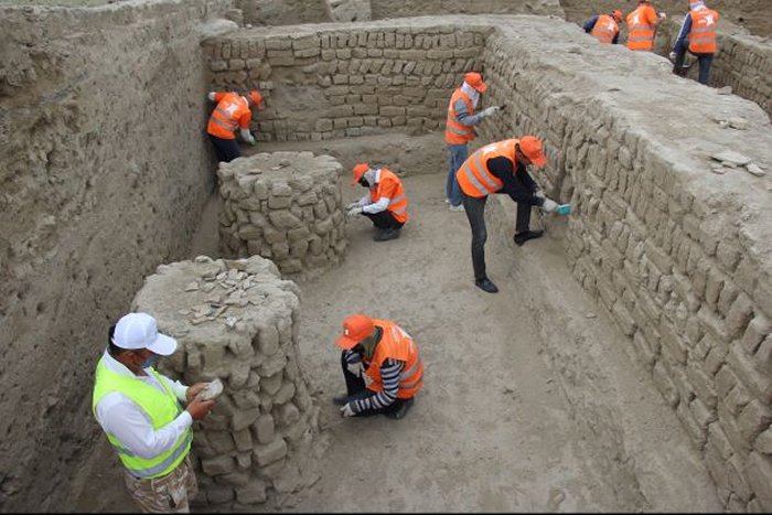 Archaeologists examining the khanaka. Credit: Press service of the Kazakh Research Institute of Culture.