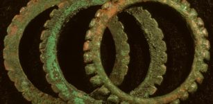 Metal Artifacts In Southeast Asia Archaeological Theory - Challenged