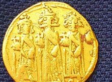 Rare Ancient Gold Coin Depicting Emperor Heraclius And Hill Of Golgotha Discovered In Israel