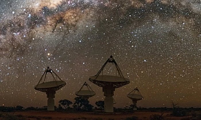 Strange Radio Waves Emerge From The Direction Of The Galactic Center