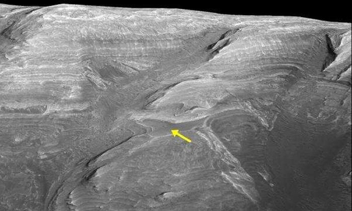 Enigmatic Rock Layer In Mars' Gale Crater Awaits Measurements By The Curiosity Rover