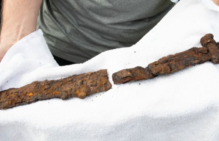 Man Finds An Viking Sword In His Garden - A Viking Grave Could Also Be Near The Area - Scientists Say