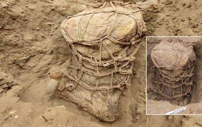 A 500-Year-Old Funerary Bundle And Pottery Probably Belonging To Ychsma Culture - Unearthed Near Lima, Peru