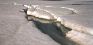 Lightning Storms Contribute To The Accelerated Rate Of Sea Ice Melting At The North Pole