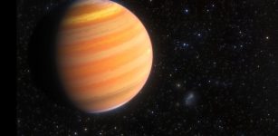 Unusual Planet Evolving Into Hot Jupiter - Discovered